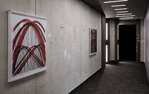 The Zipper Hotel & Apartments