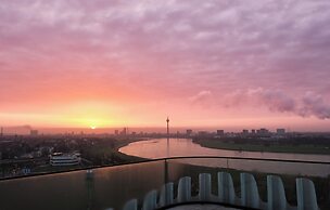 The Zipper Hotel & Apartments