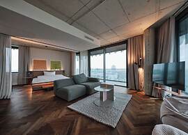 The Zipper Hotel & Apartments