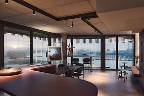 The Zipper Hotel & Apartments