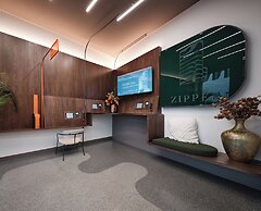 The Zipper Hotel & Apartments