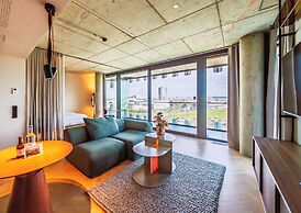 The Zipper Hotel & Apartments