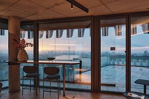 The Zipper Hotel & Apartments