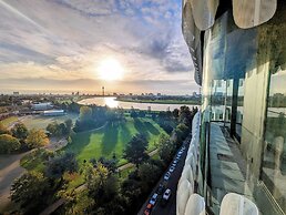 The Zipper Hotel & Apartments