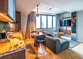 The Zipper Hotel & Apartments