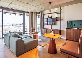 The Zipper Hotel & Apartments