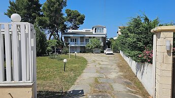 Villa Mare Azul - Luxury Beachfront Retreat in Hanioti, Halkidiki, Gre