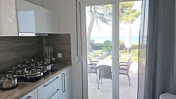 Villa Mare Azul - Luxury Beachfront Retreat in Hanioti, Halkidiki, Gre