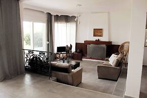 Villa Mare Azul - Luxury Beachfront Retreat in Hanioti, Halkidiki, Gre