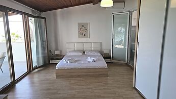 Villa Mare Azul - Luxury Beachfront Retreat in Hanioti, Halkidiki, Gre