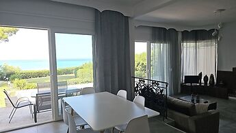 Villa Mare Azul - Luxury Beachfront Retreat in Hanioti, Halkidiki, Gre