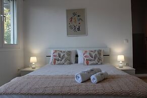 Villa Mare Azul - Luxury Beachfront Retreat in Hanioti, Halkidiki, Gre