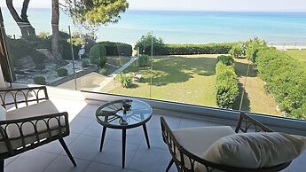 Villa Mare Azul - Luxury Beachfront Retreat in Hanioti, Halkidiki, Gre