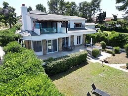 Villa Mare Azul - Luxury Beachfront Retreat in Hanioti, Halkidiki, Gre