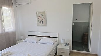 Villa Mare Azul - Luxury Beachfront Retreat in Hanioti, Halkidiki, Gre