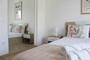 Villa Mare Azul - Luxury Beachfront Retreat in Hanioti, Halkidiki, Gre