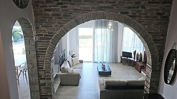 Villa Mare Azul - Luxury Beachfront Retreat in Hanioti, Halkidiki, Gre