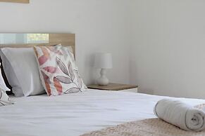 Villa Mare Azul - Luxury Beachfront Retreat in Hanioti, Halkidiki, Gre