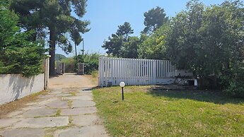 Villa Mare Azul - Luxury Beachfront Retreat in Hanioti, Halkidiki, Gre