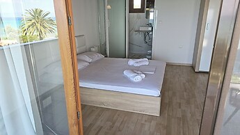 Villa Mare Azul - Luxury Beachfront Retreat in Hanioti, Halkidiki, Gre