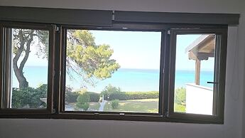 Villa Mare Azul - Luxury Beachfront Retreat in Hanioti, Halkidiki, Gre