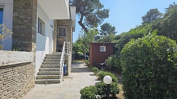 Villa Mare Azul - Luxury Beachfront Retreat in Hanioti, Halkidiki, Gre