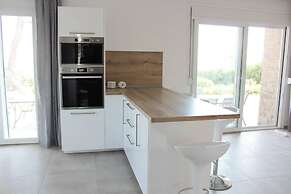 Villa Mare Azul - Luxury Beachfront Retreat in Hanioti, Halkidiki, Gre