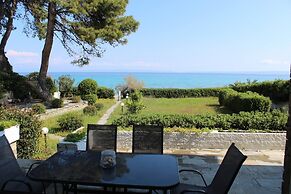 Villa Mare Azul - Luxury Beachfront Retreat in Hanioti, Halkidiki, Gre
