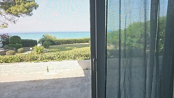 Villa Mare Azul - Luxury Beachfront Retreat in Hanioti, Halkidiki, Gre