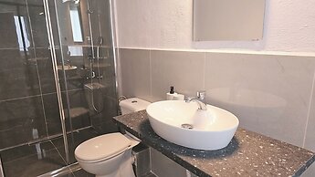 Villa Mare Azul - Luxury Beachfront Retreat in Hanioti, Halkidiki, Gre