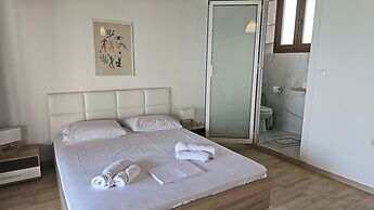 Villa Mare Azul - Luxury Beachfront Retreat in Hanioti, Halkidiki, Gre