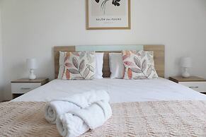 Villa Mare Azul - Luxury Beachfront Retreat in Hanioti, Halkidiki, Gre