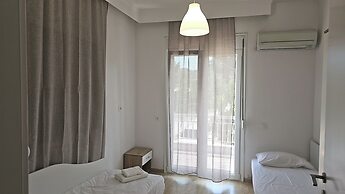 Villa Mare Azul - Luxury Beachfront Retreat in Hanioti, Halkidiki, Gre