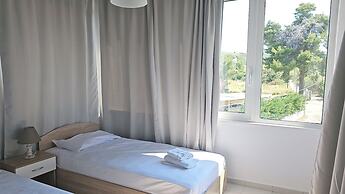 Villa Mare Azul - Luxury Beachfront Retreat in Hanioti, Halkidiki, Gre