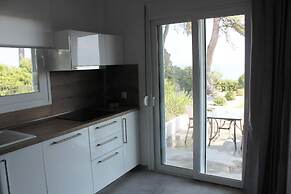 Villa Mare Azul - Luxury Beachfront Retreat in Hanioti, Halkidiki, Gre