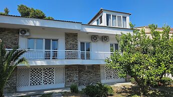 Villa Mare Azul - Luxury Beachfront Retreat in Hanioti, Halkidiki, Gre