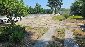 Villa Mare Azul - Luxury Beachfront Retreat in Hanioti, Halkidiki, Gre