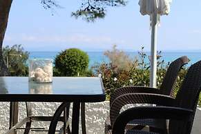 Villa Mare Azul - Luxury Beachfront Retreat in Hanioti, Halkidiki, Gre