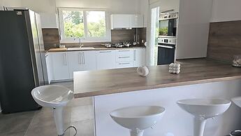 Villa Mare Azul - Luxury Beachfront Retreat in Hanioti, Halkidiki, Gre