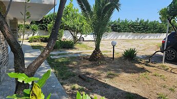 Villa Mare Azul - Luxury Beachfront Retreat in Hanioti, Halkidiki, Gre