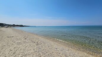 Villa Mare Azul - Luxury Beachfront Retreat in Hanioti, Halkidiki, Gre