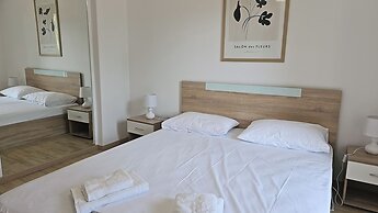 Villa Mare Azul - Luxury Beachfront Retreat in Hanioti, Halkidiki, Gre