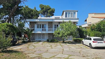 Villa Mare Azul - Luxury Beachfront Retreat in Hanioti, Halkidiki, Gre