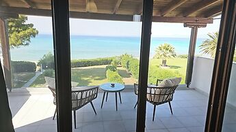Villa Mare Azul - Luxury Beachfront Retreat in Hanioti, Halkidiki, Gre
