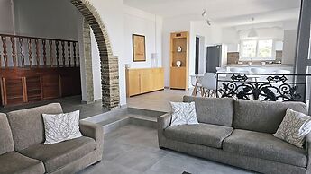 Villa Mare Azul - Luxury Beachfront Retreat in Hanioti, Halkidiki, Gre