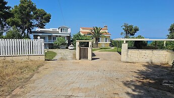 Villa Mare Azul - Luxury Beachfront Retreat in Hanioti, Halkidiki, Gre