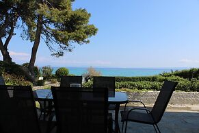 Villa Mare Azul - Luxury Beachfront Retreat in Hanioti, Halkidiki, Gre