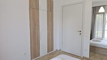 Villa Mare Azul - Luxury Beachfront Retreat in Hanioti, Halkidiki, Gre