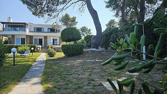 Villa Mare Azul - Luxury Beachfront Retreat in Hanioti, Halkidiki, Gre