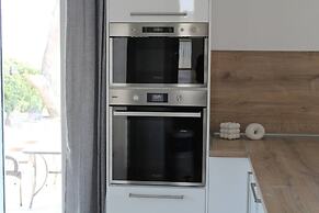 Villa Mare Azul - Luxury Beachfront Retreat in Hanioti, Halkidiki, Gre